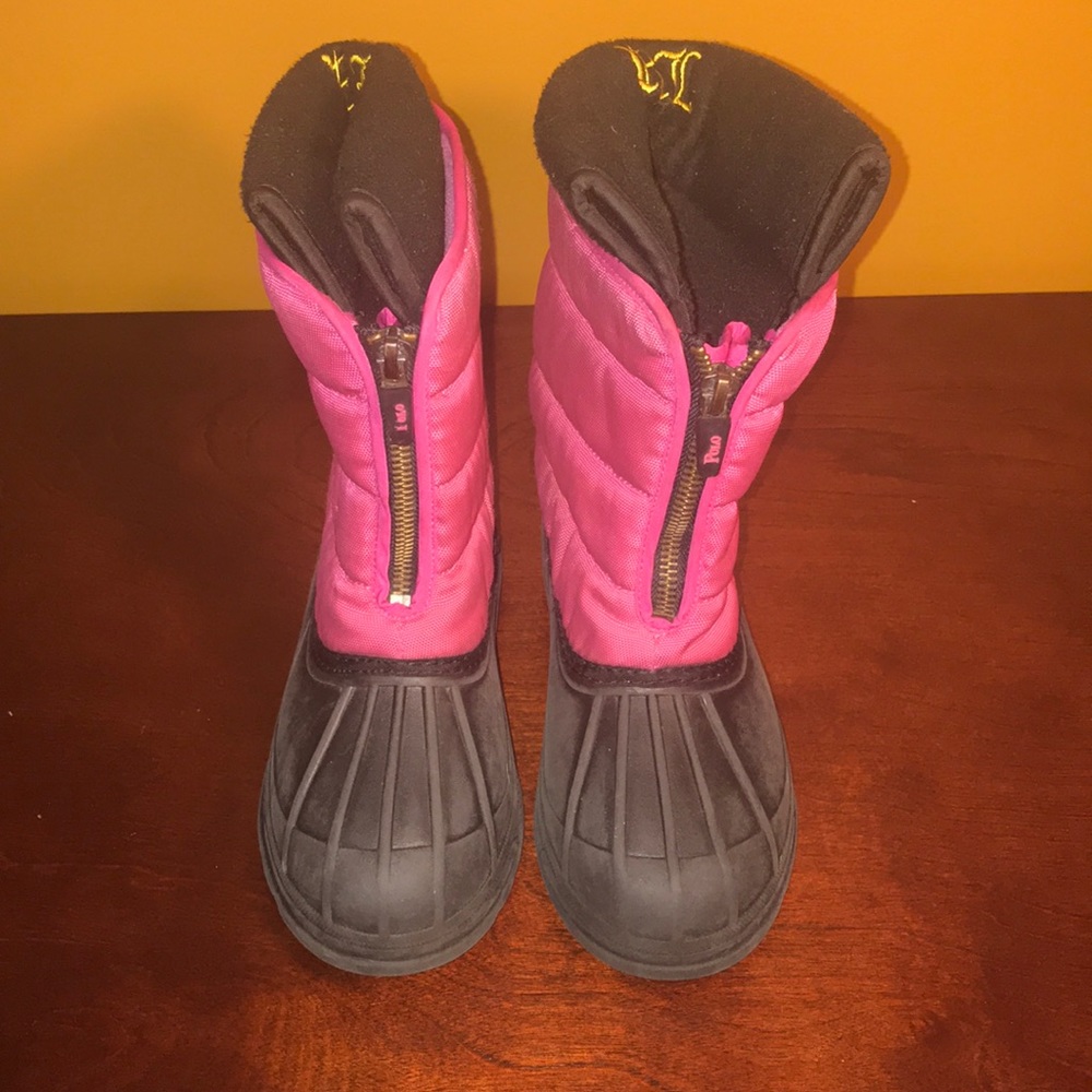 Snow boots